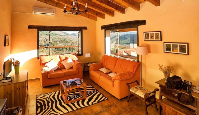 Detached house with 2 bedrooms overlooking the valley (A2) in Berzocana