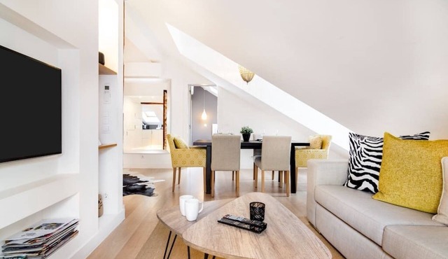 Downtown Luxury Duplex | AC | Elevator | Wi-Fi in Lisboa