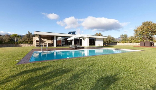 Elegant Villa Near Vieira do Minho with Pool in Vieira do Minho