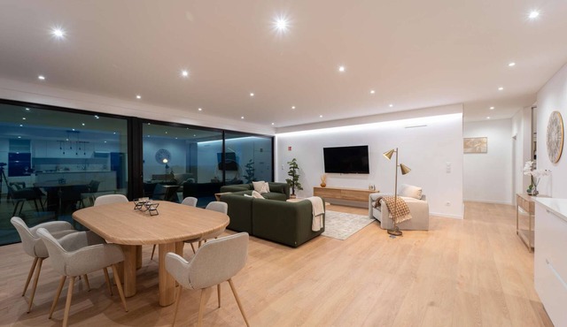 Escape to Auréa House – Luxury with an Ocean View in the Azores. in Feteiras