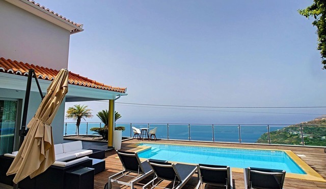 Estrela do Mar - Lovely, Sun Filled Villa in Arco Da Calheta
