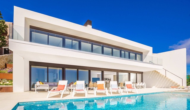 Exclusive 5 Bedroom with Sea Views in Benitachell