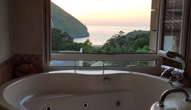 Exclusive apartment in beach Sonabia with a view to the sea and the mountain. in Castro Urdiales