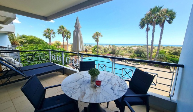 Exclusive Apartment with Sea View, Pool, Gym, Sauna & Whirlpool in Odiáxere