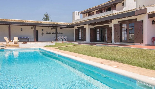 Exclusive villa 1 minute walk from the beach, pool and gardens. in Valadares - VN Gaia