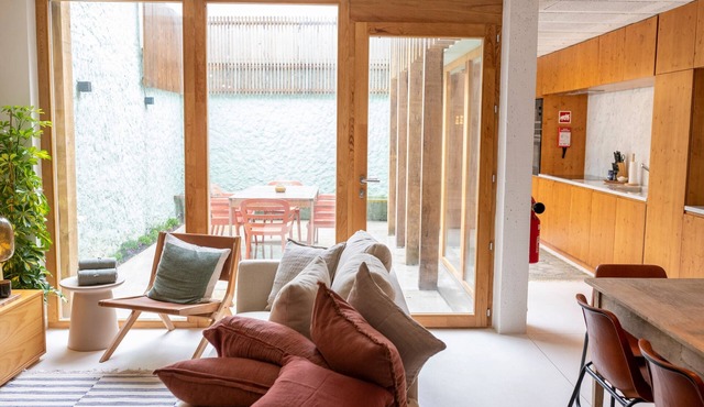 Fisherman's Blues – Exclusive Beachfront House with Ocean Views in Arcozelo