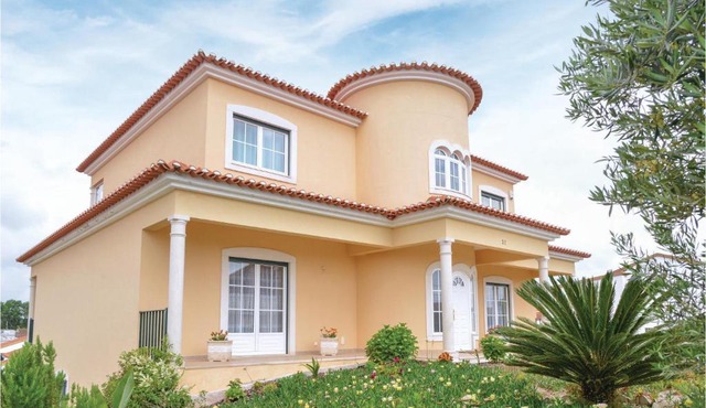 Five-Bedroom Holiday Home in Miragaia in Miragaia