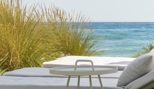 Frontline 6 BDRM Luxury Villa w Beach Access in Marbella
