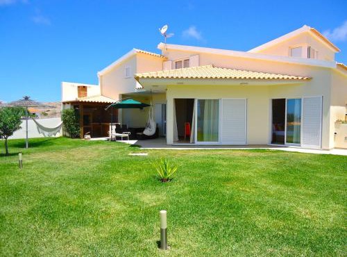 Golden Villa - Luxurious Beach Villa in Porto Santo