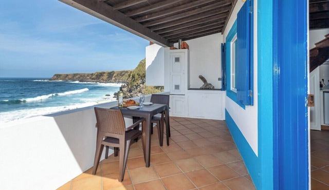 GuestReady - Beachfront Casa da Praia in Ponta Delgada