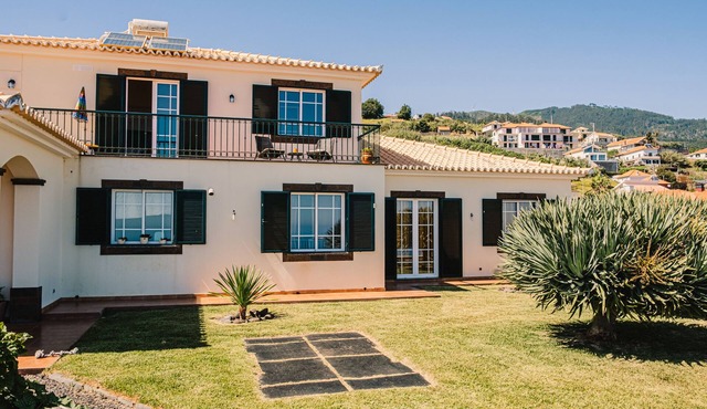 Harmony (Air conditioning, kitchen, balcony, self-check-in, dishware and linens provided, privacy) in Ponta do Sol