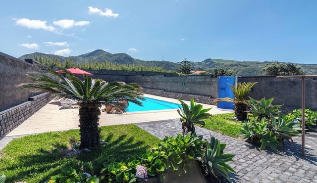 Heated Saltwater Pool-Private Beachside Oasis in Mosteiros