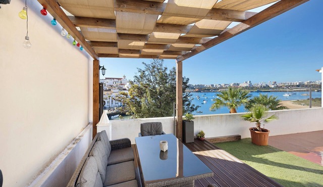 Holiday Home 'Casa Vista Rio' with Sea View, Wi-Fi and Air Conditioning in Ferragudo