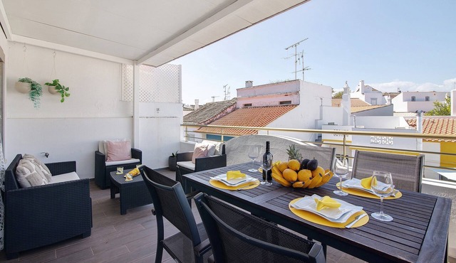 Holiday Home 'Flor De Sol House' with Private Terrace, Wi-Fi in Tavira
