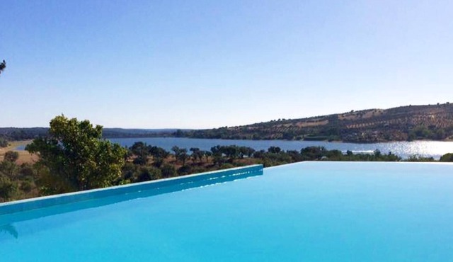 Homerez - Nice property for 2 ppl. with shared pool at Montargil in Montargil