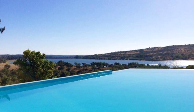 Homerez - Nice property for 2 ppl. with shared pool at Montargil in Montargil