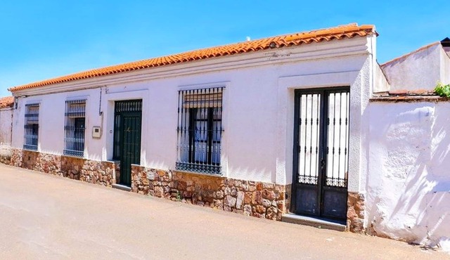 Homerez - Spacious house for 8 ppl. with terrace at Castilblanco in Castilblanco