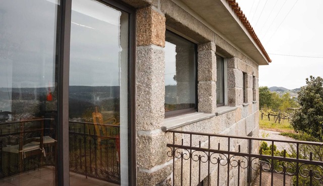 Homerez - Villa 13 km away from the beach for 5 ppl. with shared pool at Aveiro in Aveiro