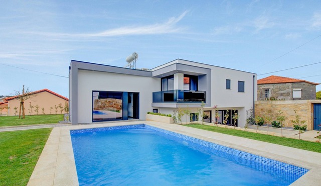 Homerez - Villa for 6 ppl. with swimming-pool, garden and terrace at Esposende in Esposende