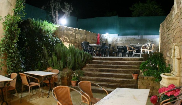 Hostal La Fuente in Buera