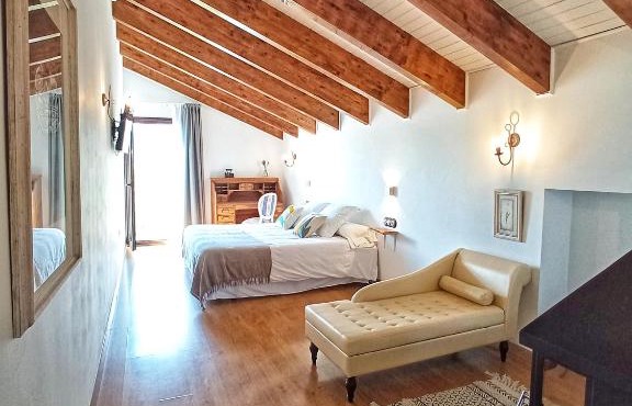 Hotel Boutique La Casa del Río in Villanova