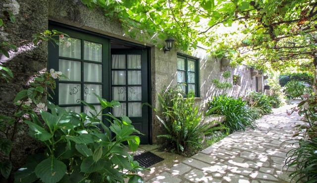 House with internet, shared pool and tennis court! in Rates