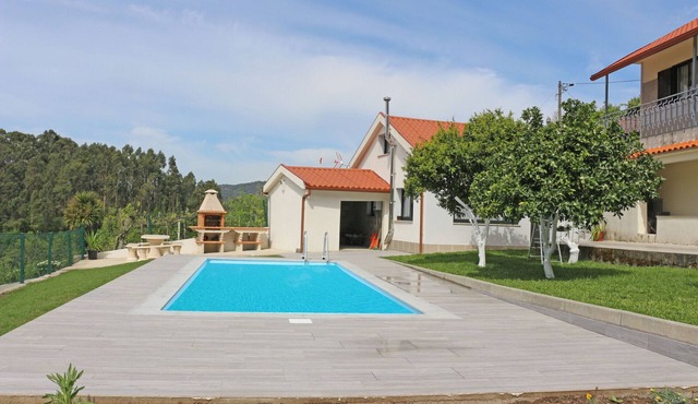 House with private pool and mountain views near Gerês in Terras de Bouro