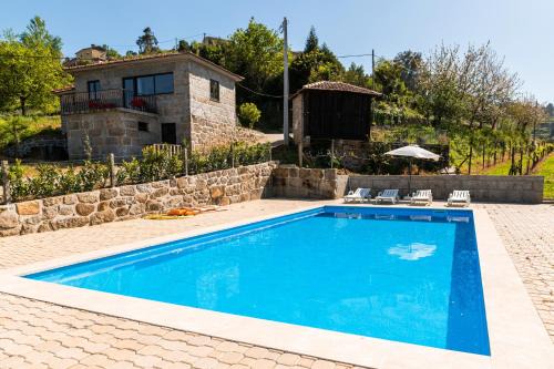 Idyllic Villa in Fornos + Pool! in Castelo de Paiva
