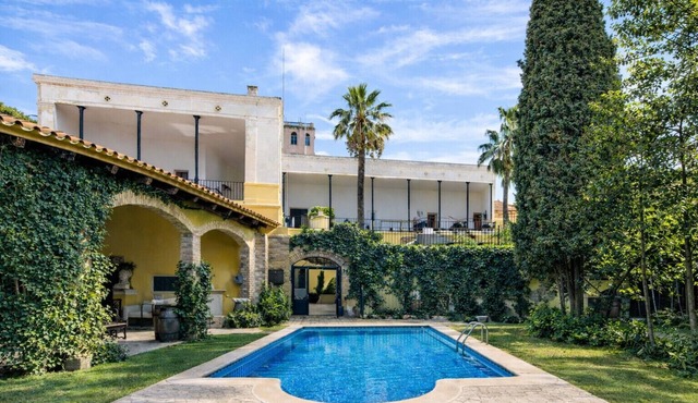 Impressive and Idyllic mansion for up to 40 people! in Banyeres del Penedès