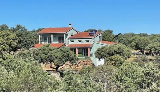 In a world of its own, eco friendly family home in pure nature in Salvatierra de Santiago