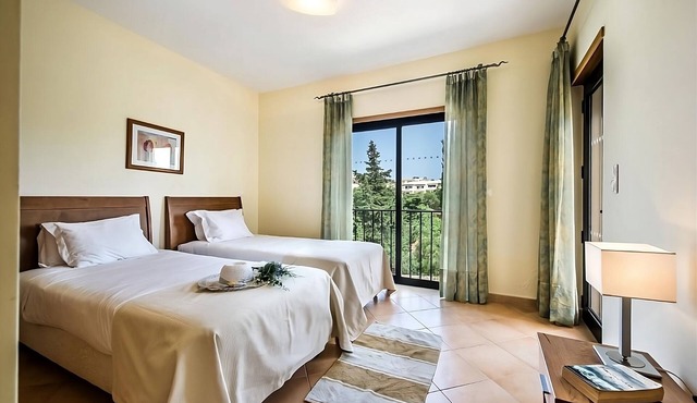 Indulge in Home-Like Comfort! Outdoor Swimming Pools, Close to Burgau Beach! in Luz