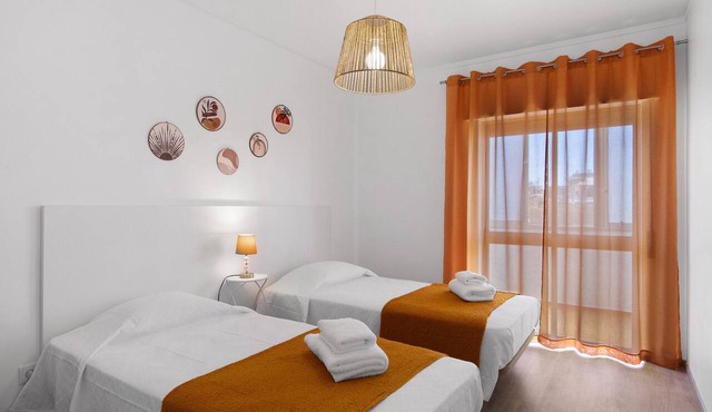 'Justo's House' Apartment with Private Terrace, Wi-Fi, and Air Conditioning in Faro