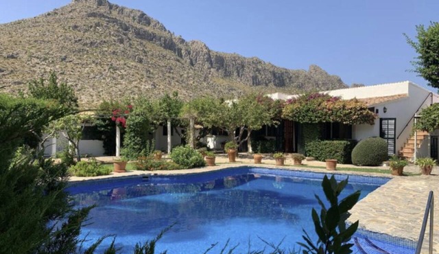 Las Rosas – A Peaceful Mallorcan Retreat with Spectacular Mountain Views in Pollenca