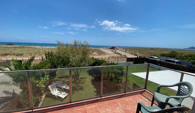 Les Dunes 04 - Beachfront, A/C and with pool in Torroella de Montgri