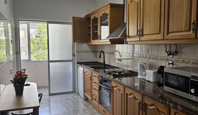 Light Spacious Almada Apartment in Almada