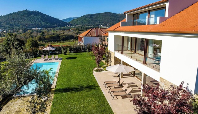 Lima View Villa - House with pool and garden in Ponte de Lima