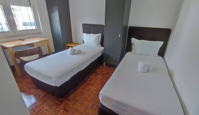 Lisbon Airport GuestHouse Gal - Suite w/Wc in Lisboa