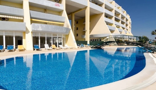 Location.Location.Location! Spacious 2bedrm condo, beach+pool+town, Wi-Fi. in Lagos
