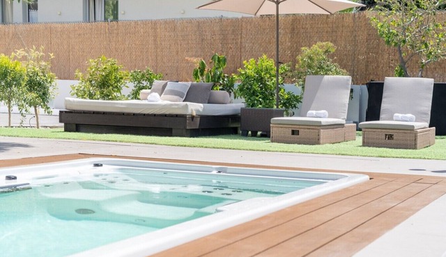 Luxe 7-bed Heated, Pool, Sauna & Hammam in Marbella