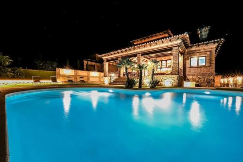 Luxe Experience Toledo * Pool * BBQ * Billar in Layos