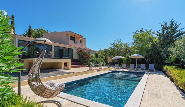 Luxury 3-Bedroom Countryside Villa with Pool, Quelfes in Quelfes