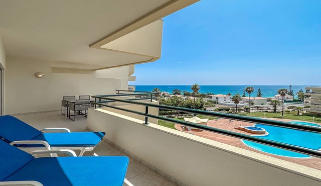 Luxury Apartment W/stunning Sea Views, Walk Beach in Albufeira