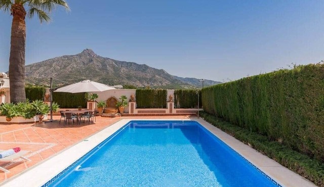 Luxury Golden Mile Villa Marbella With Pool in Marbella