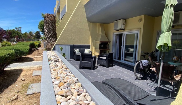 Luxury T2 Apartment, Lagos. (4-5 minute walk to Meia Praia Beach & Lagos Marina) in Lagos