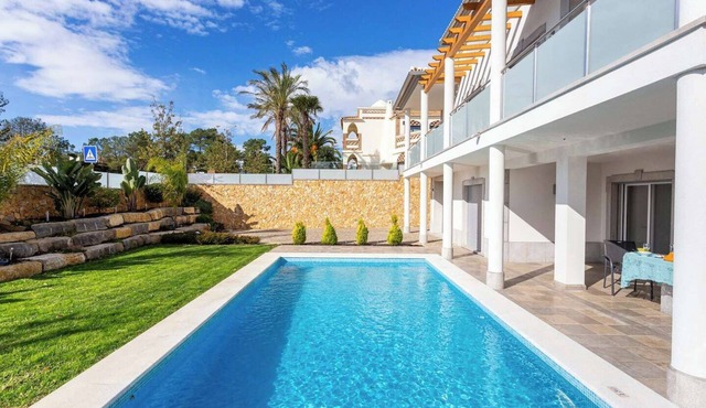 Luxury Vau Beach Villa with Private Heated Pool in Portimão