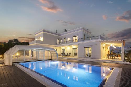 Luxury villa (10 pax) near the beach in Lagoa