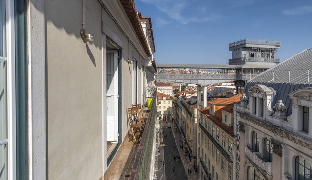 LV Premier Chiado CH1: Upscale 3-Bedroom Residence Overlooking Santa Justa Lift in Lisboa ciudad