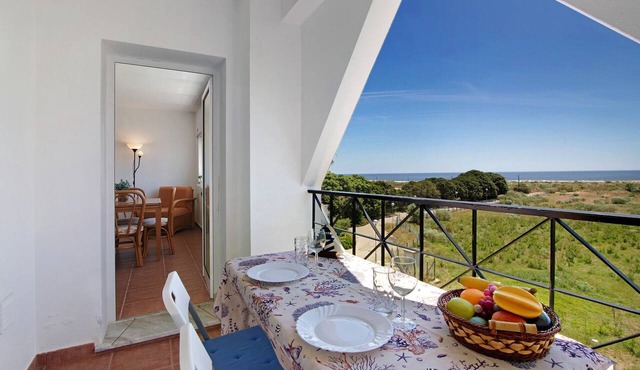 Mar e Céu Apartment with Sea View and Balcony in Vila Nova de Cacela