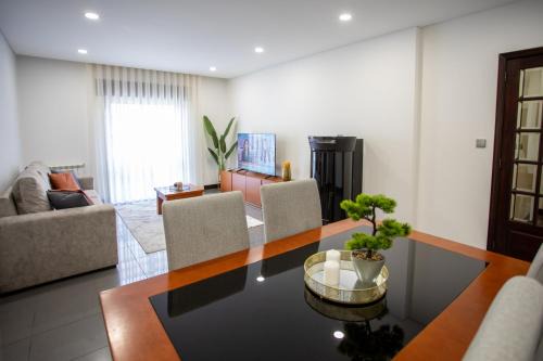 Matriz Inn III - Apartamento T3 no Centro de Fafe in Medelo