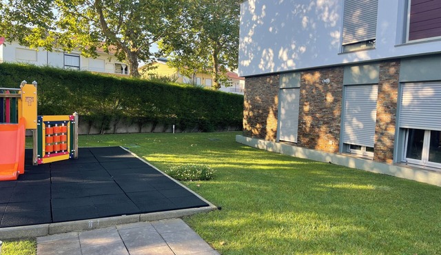 Modern Duplex with Garden and Pool- Short -Medium or Long Stay. Best Price! in Sintra